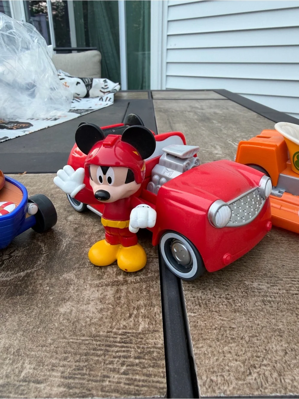 Mickeys Roadster racers 2-in1 transforming cars- set of three
